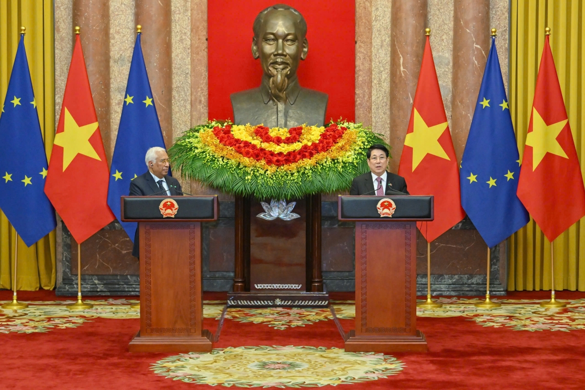 Chủ tịch nước Lương Cường và Chủ tịch Hội đồng châu Âu António Costa gặp gỡ báo chí thông báo kết quả hội đàm