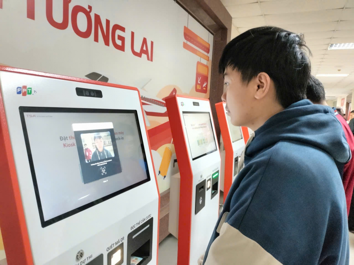 Thí sinh check-in tự động, giảm ùn ứ như các năm trước