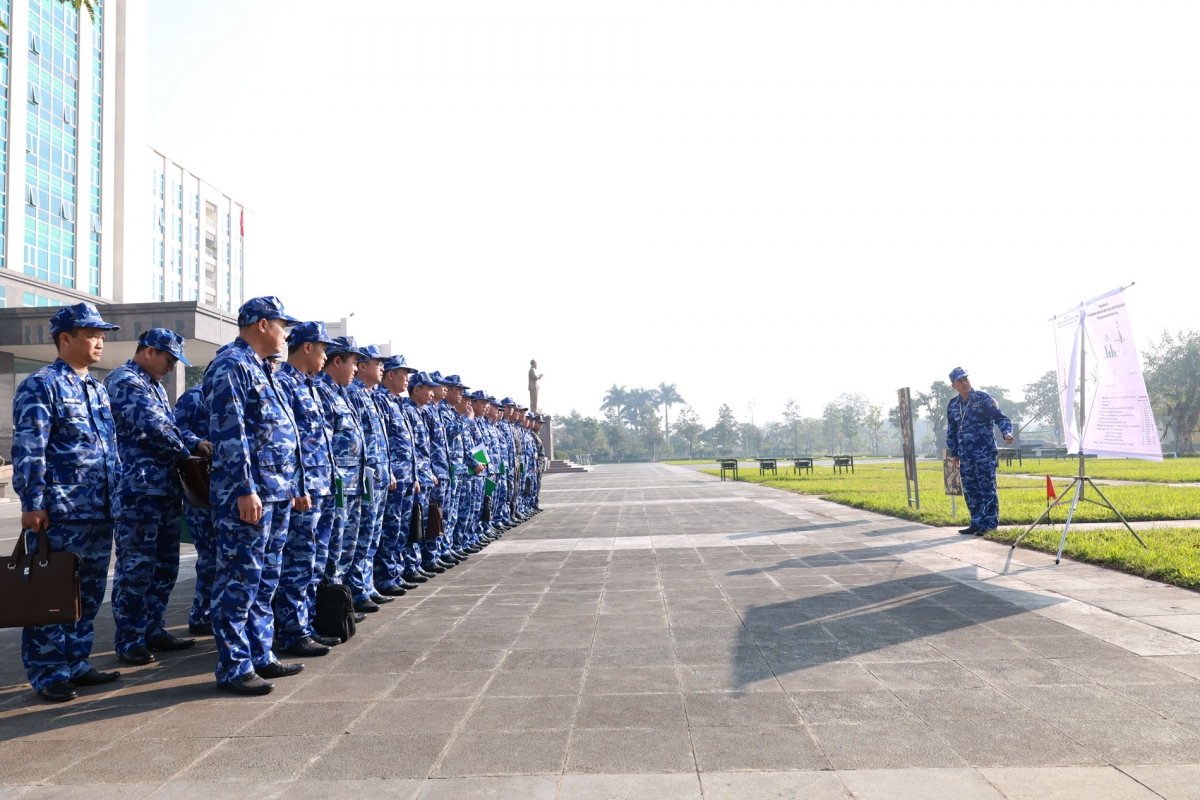 Tập huấn phương pháp huấn luyện các bài bắn súng nâng cao.