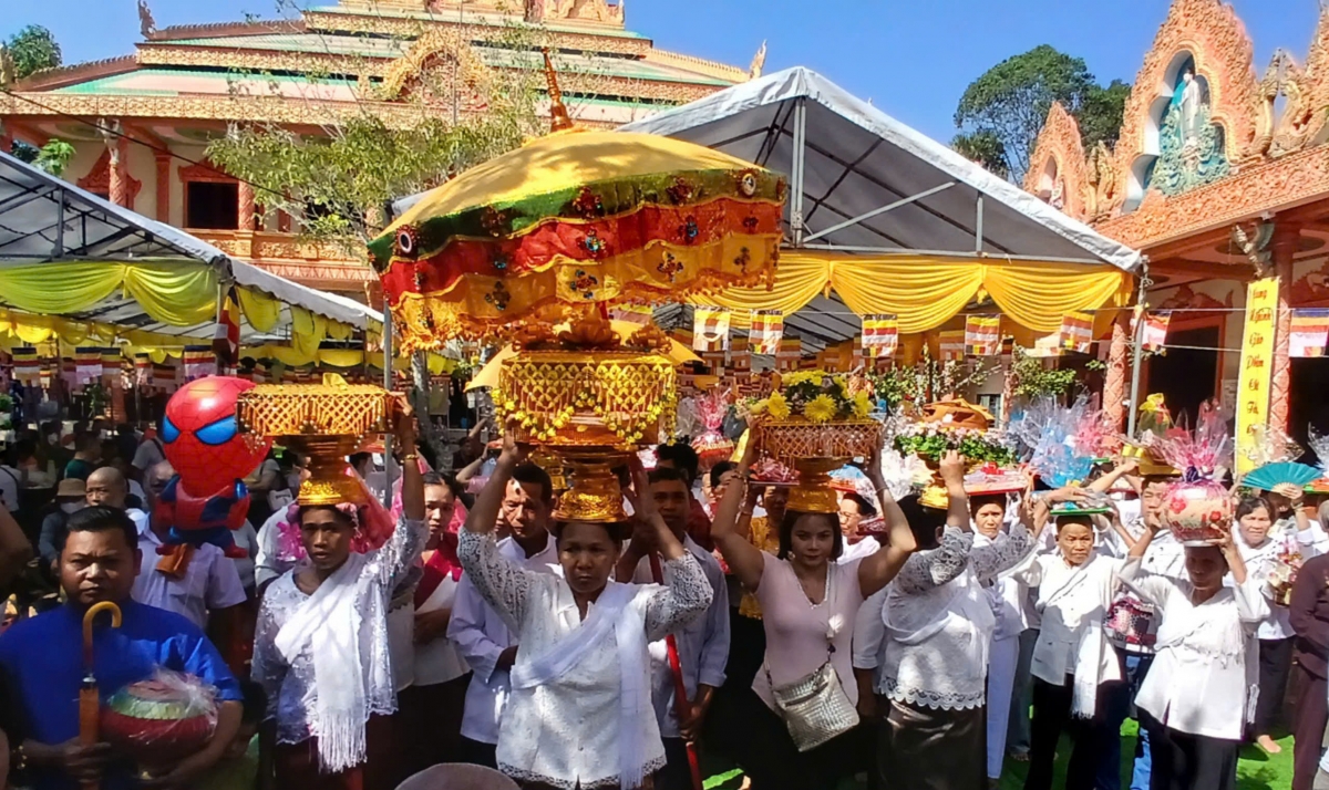  Lễ hội truyền thống của bà con Khmer