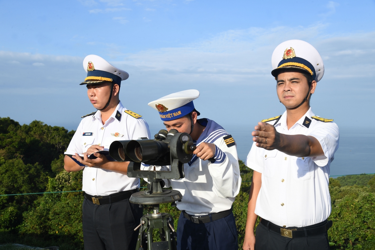 Quan sát mục tiêu trên biển tại Trạm ra đa 605, Trung đoàn 551