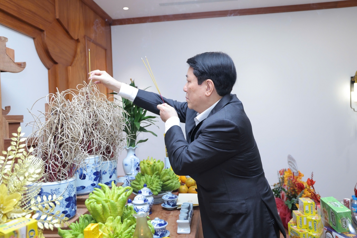 Chủ tịch nước Lương Cường thắp hương tri ân Tổng Bí thư Nguyễn Phú Trọng