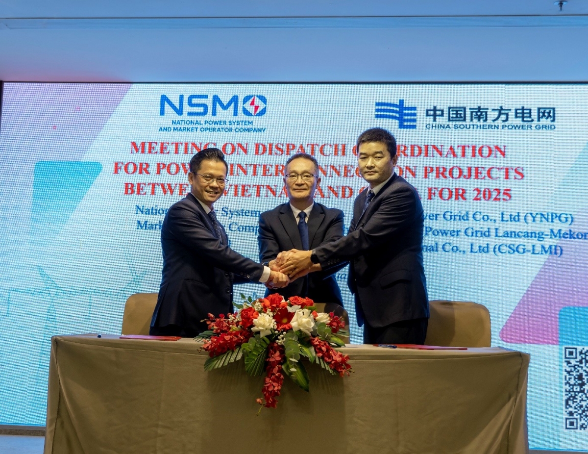 Đại diện Lãnh đạo các bên tham gia Hội nghị: Công ty TNHH MTV Vận hành hệ thống điện và thị trường điện Quốc gia (NSMO) – Công ty Quốc tế Lan Thương Mekong Lưới điện phương Nam  (CSG-LMI) – Công ty Lưới điện Vân Nam Trung Quốc (YNPG)