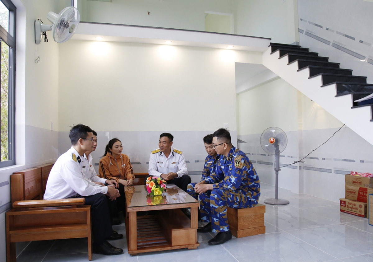 Ngôi nhà khang trang của chị Lê Thị Nhất ở thôn Lạc Điền, xã Tuy Phước Đông, tỉnh Gia Lai do đội công tác của Lữ đoàn 172, Vùng 3 Hải quân thi công