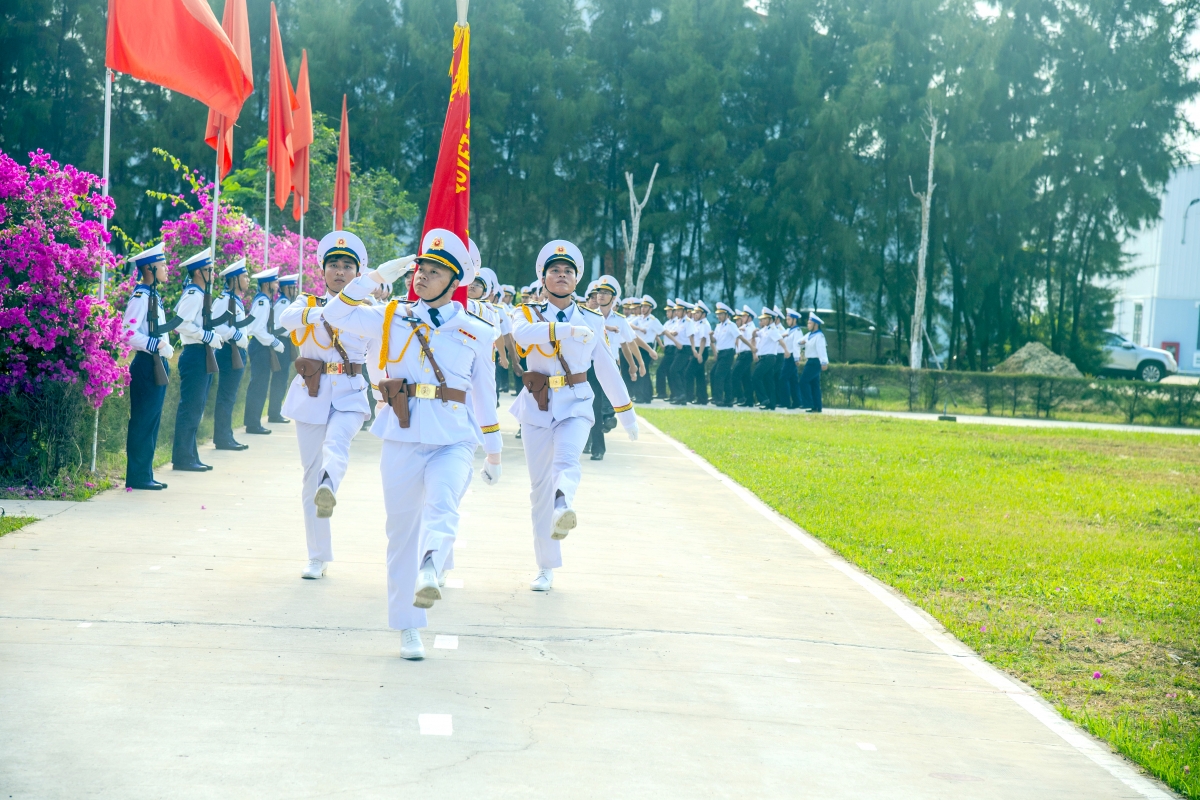 Diễu duyệt đội ngũ trong buổi Lễ