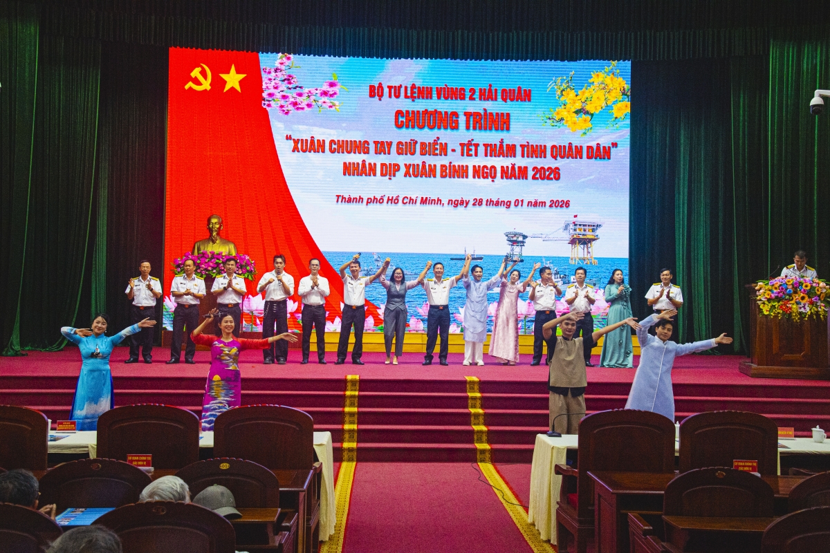 Các tiết mục văn nghệ mang đến không khí đón Xuân cho cán bộ, chiến sĩ Vùng 2 Hải quân