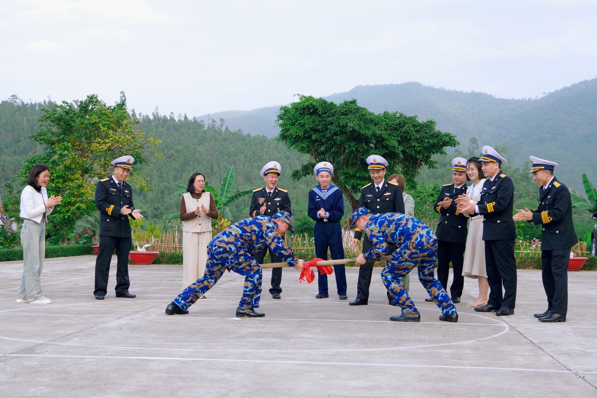 Quân dân trên đảo Trà Bản đoàn kết, gắn bó, vui Xuân