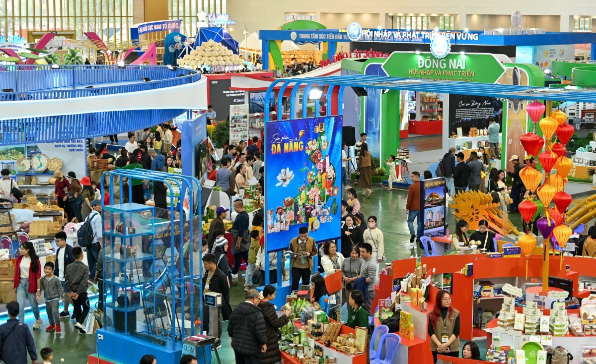 Hội chợ Mùa Thu 2025 không chỉ là điểm trưng bày, quảng bá sản phẩm mà còn đóng vai trò như một sàn giao thương hiệu quả, nơi các doanh nghiệp kết nối đối tác, mở rộng chuỗi cung ứng và tìm kiếm cơ hội phát triển thị trường xuất khẩu.