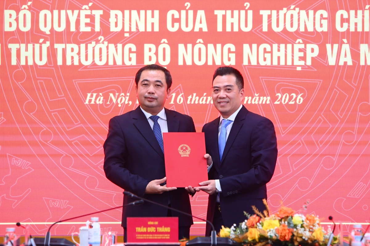 Bộ trưởng Trần Đức Thắng trao Quyết định của Thủ tướng bổ nhiệm Thứ trưởng Đặng Ngọc Điệp