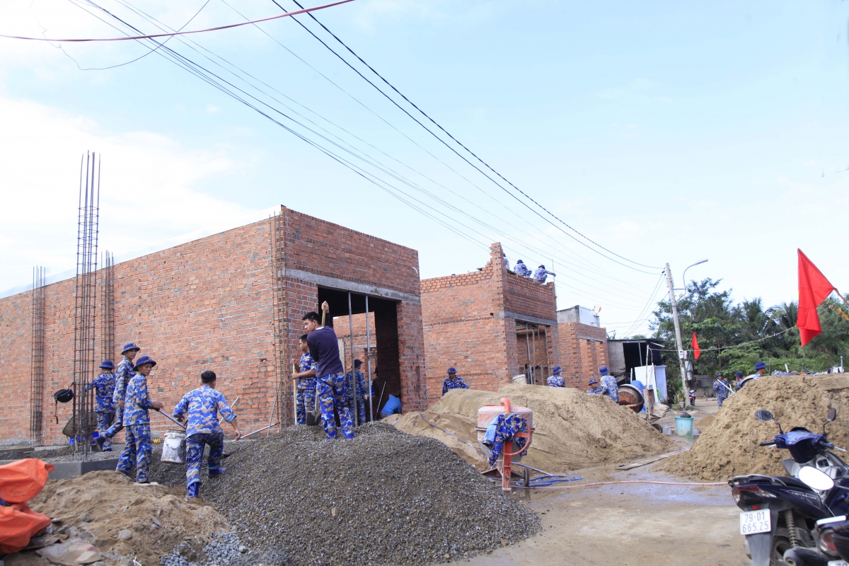 CBCS Lữ đoàn 162 tăng tốc xây nhà cho người dân kịp an cư trước Tết Nguyên Đán