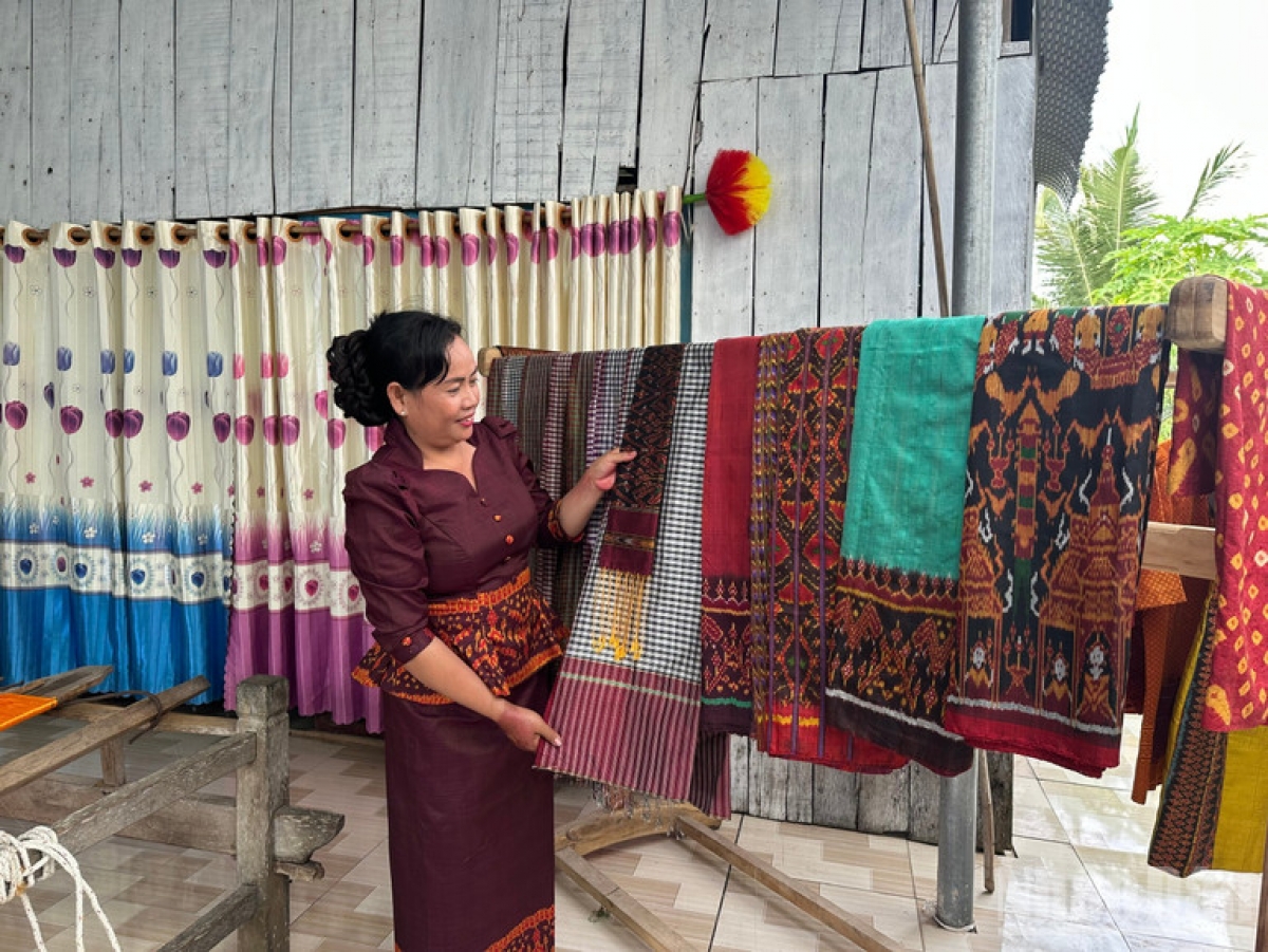 Nghệ nhân Néang Chanh Ty, Chủ nhiệm Hợp tác xã dệt thổ cẩm Khmer xã An Cư