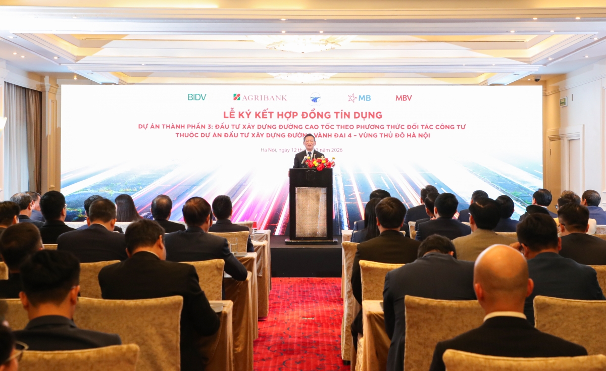 Phó Thủ tướng Hồ Đức Phớc biểu dương, đánh giá cao Agribank và các ngân hàng thương mại cấp tín dụng cho dự án quan trọng này, bày tỏ tin tưởng các ngân hàng cung ứng vốn đầy đủ, kịp thời để góp phần đẩy nhanh thực hiện dự án Vành đai 4