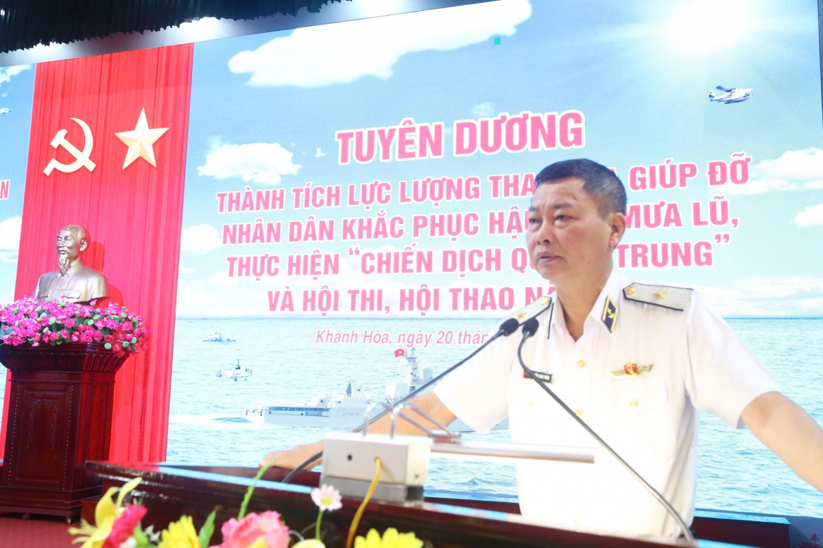 Chuẩn Đô đốc Nguyễn Anh Tuấn, Tư lệnh Vùng phát biểu động viên