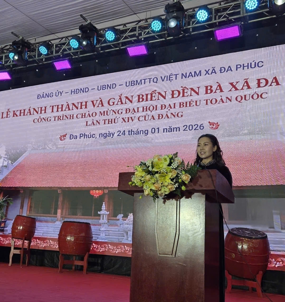 Bà Đỗ Thu Nga – Chủ tịch UBND xã Đa Phúc phát biểu tại Lễ khánh thành và gắn biển Đền Bà