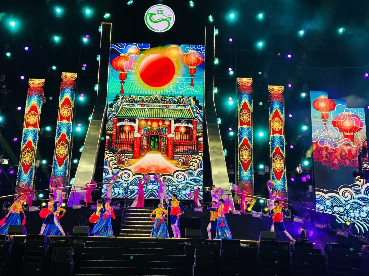 Các tiết mục văn nghệ chào năm mới.