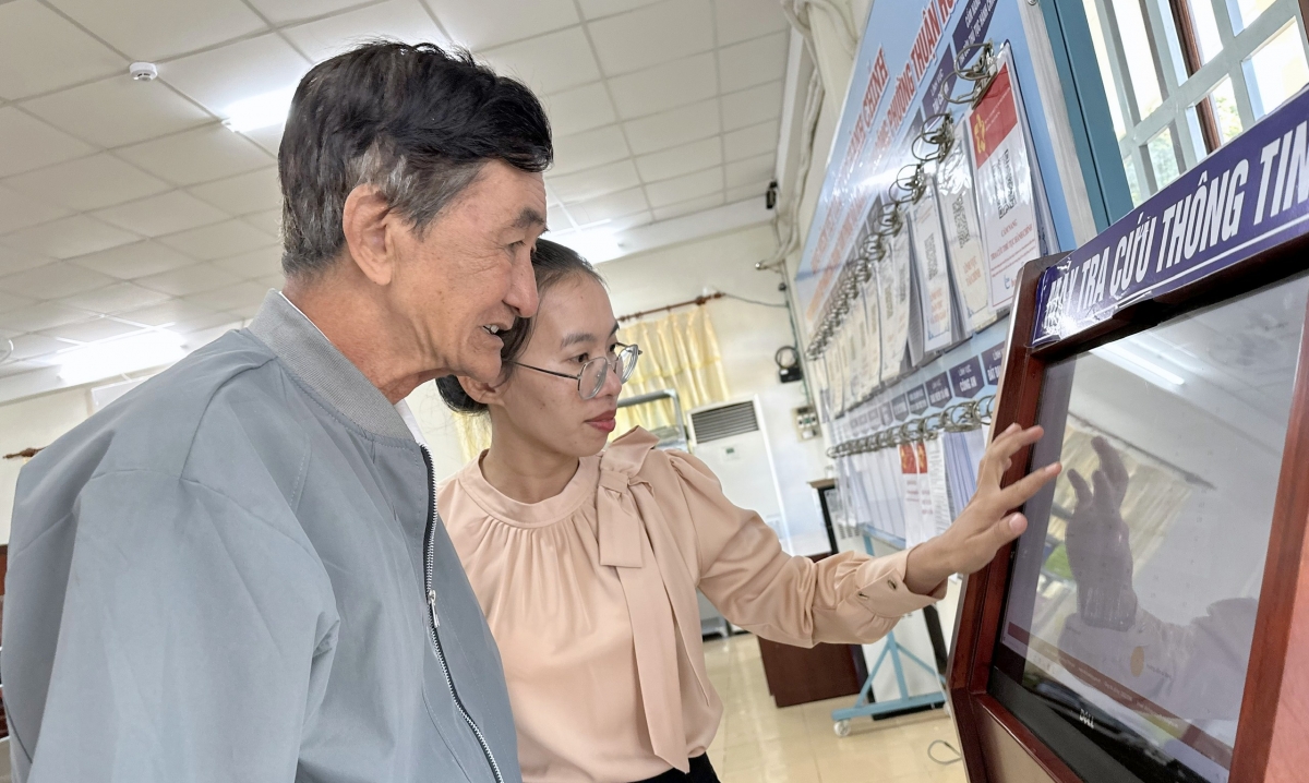 Cần Thơ nghiên cứu ứng dụng trí tuệ nhân tạo hỗ trợ người dân thực hiện thủ tục hành chính.