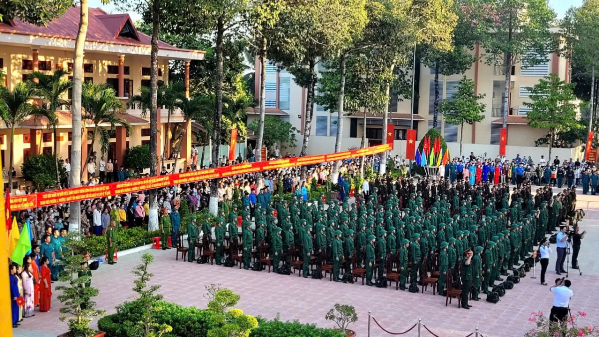 Công tác giao nhận quân của tỉnh Tiền Giang và Đồng Tháp (cũ) hàng năm đều đạt chỉ tiêu được giao.