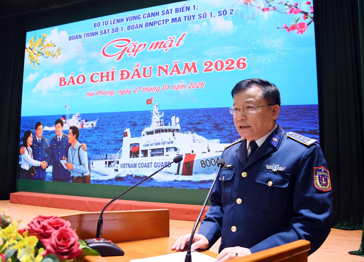 Đại tá Nguyễn Hữu Tuyển phát biểu tại buổi gặp mặt báo chí