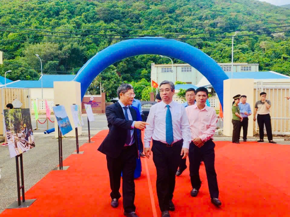 Lãnh đạo TP.HCM dự lễ khánh thành Dự án cấp điện từ lưới điện quốc gia ra đặc khu Côn Đảo.