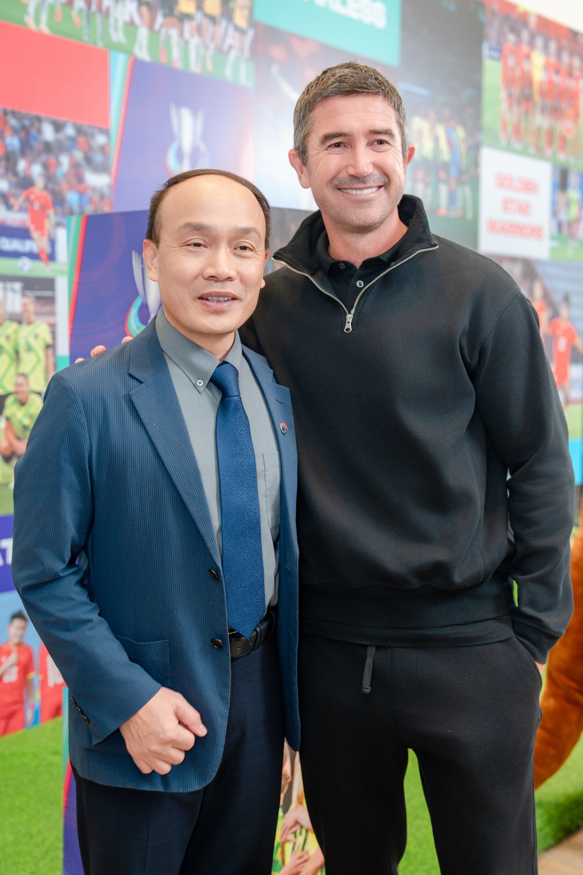 Ông Nguyễn Văn Phú và huyền thoại bóng đá Australia Harry Kewell