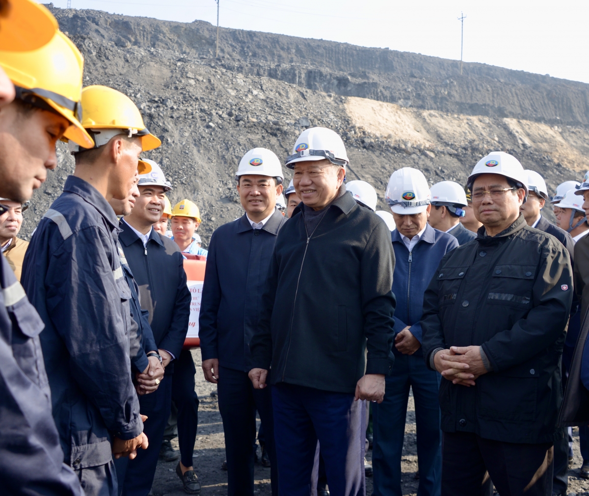 Tổng Bí thư Tô Lâm thăm chúc tết công nhân Ngành than tại Quảng Ninh