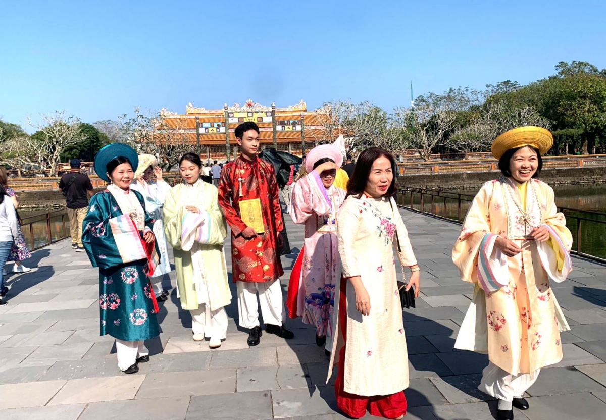 Du khách đến tham quan Đại Nội Huế trong dịp nghỉ Tết Dương lịch 2026.