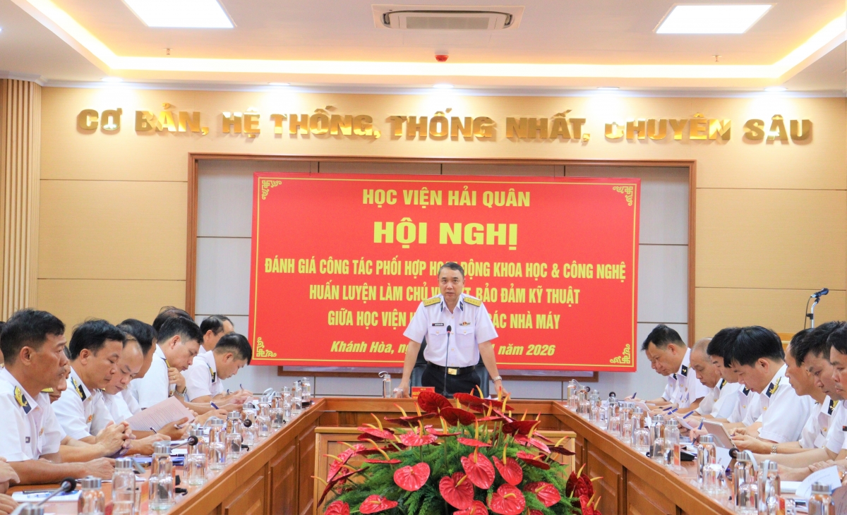 Đồng chí Đại tá Nguyễn Đình Giảng, Phó Giám đốc Học viện phát biểu