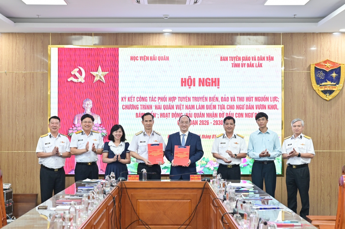 Lãnh đạo Học viện Hải quân và lãnh đạo Ban Tuyên giáo và Dân vận Tỉnh ủy Đắk Lắk ký kết chương trình phối hợp giai đoạn 2026 - 2030