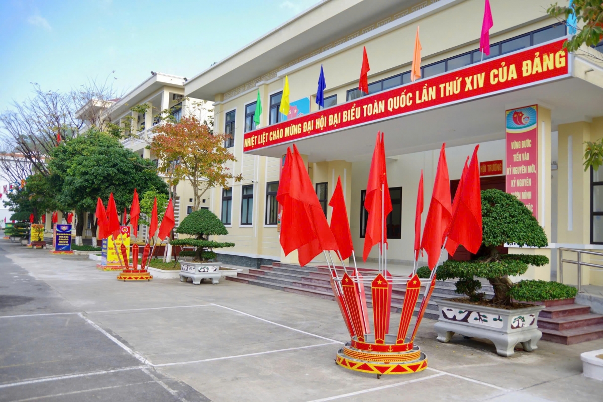 Hình ảnh paner, khẩu hiệu cổ động chào mừng Đại hội Đảng toàn quốc lần thứ XIV tại Lữ đoàn 172, Vùng 3 Hải quân