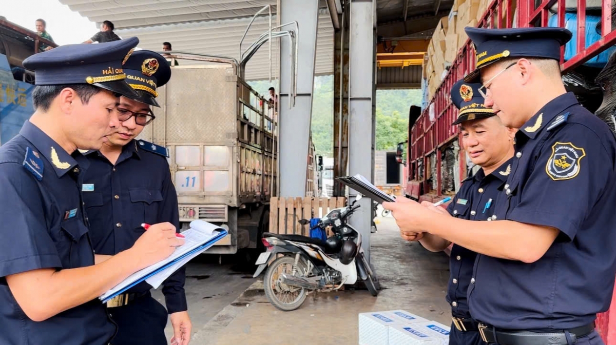 Các đối tượng trong đường dây tổ chức đưa người Trung Quốc xuất cảnh trái phép tại xã Ba Sơn bị lực lượng BĐBP tỉnh Lạng Sơn triệt phá ngay những ngày đầu năm 2026.