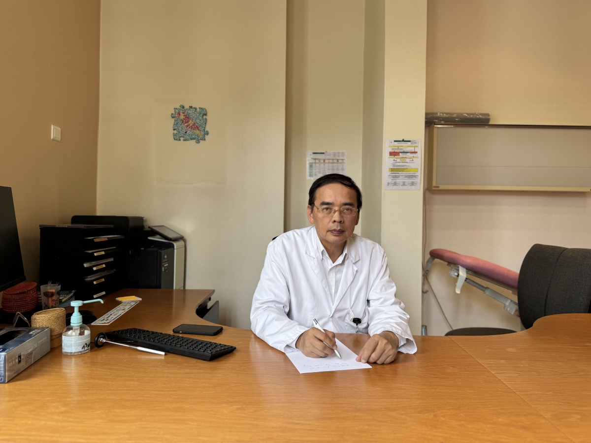 Bác sĩ Võ Toàn Trung, Trưởng khoa Hồi phục chức năng tại Bệnh viện Bullion, một trí thức kiều bào, bày tỏ sự tin tưởng tuyệt đối vào sự lãnh đạo của Đảng - Ảnh: Anh Tuấn/VOV