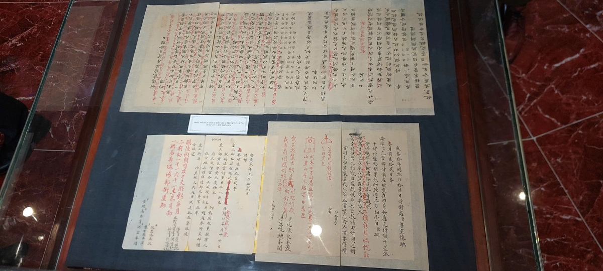 Một số bản gốc Châu bản Triều Nguyễn - Di sản tư liệu thế giới được công bố