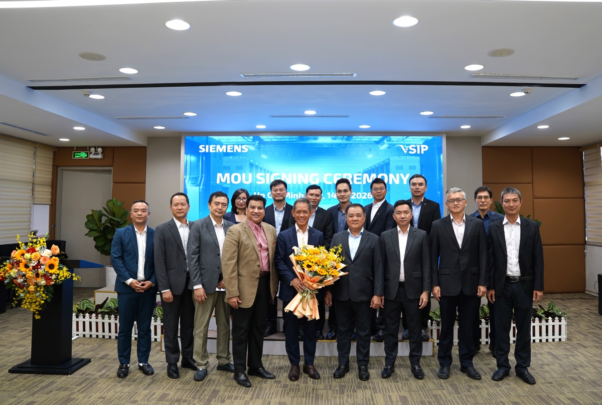 Các đại biểu chụp ảnh lưu niệm tại buổi lễ. (Ảnh: BTC)