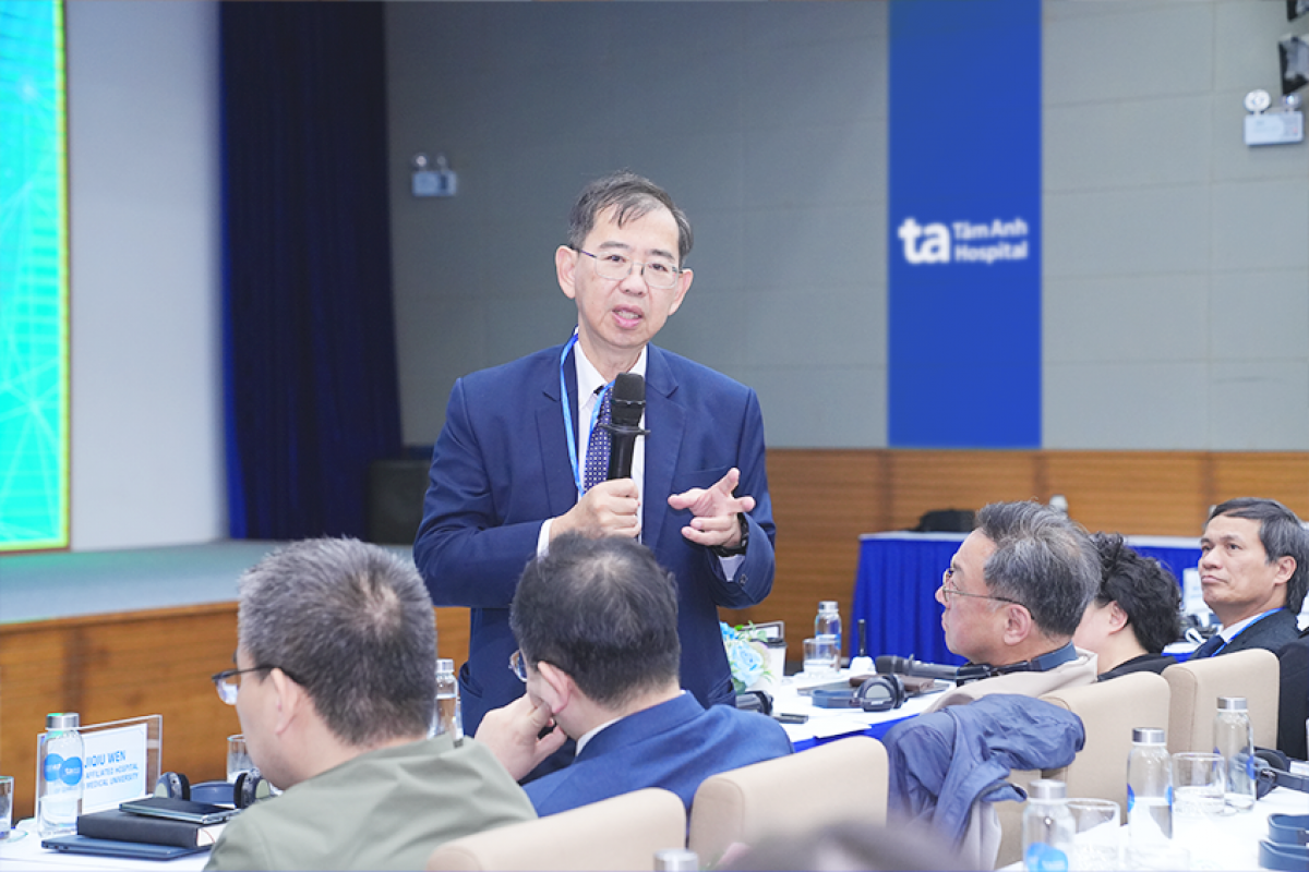 PGS.TS.BS Supanit Nivatvongs - người đứng đầu Giám đốc Trung tâm hiến tạng, Hội Chữ thập đỏ Thái Lan.