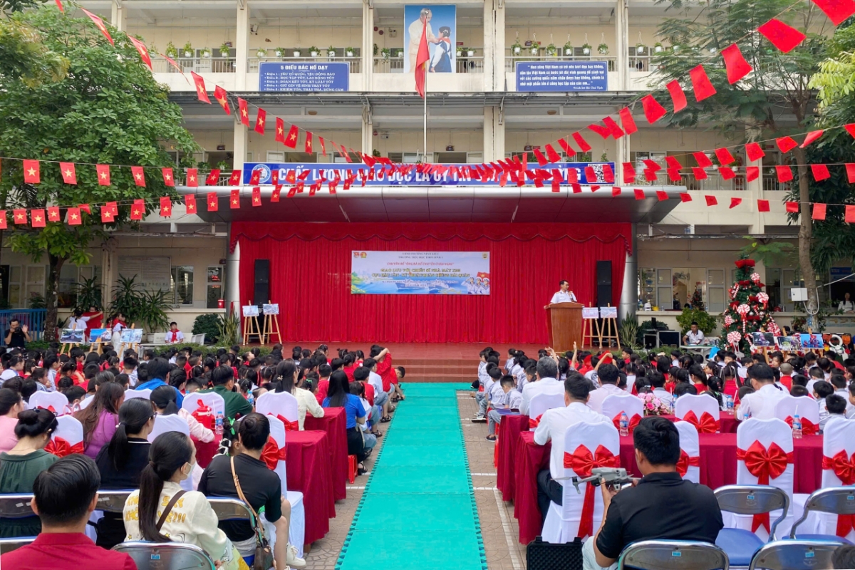 Quang cảnh buổi tuyên truyền biển đảo tại Trường THPT Bùi Hữu Nghĩa - Cần Thơ