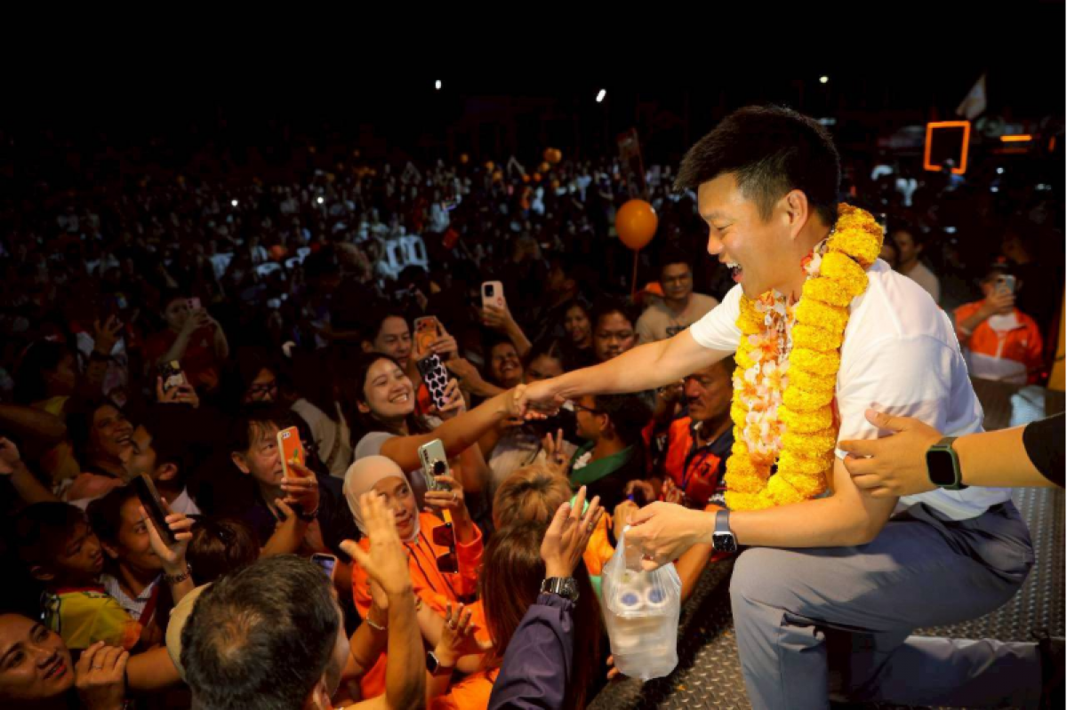 Lãnh đạo đảng Nhân dân Natthaphong Ruengpanyawut trong một sự kiện vận động tranh cử - Nguồn đảng Nhân dân
