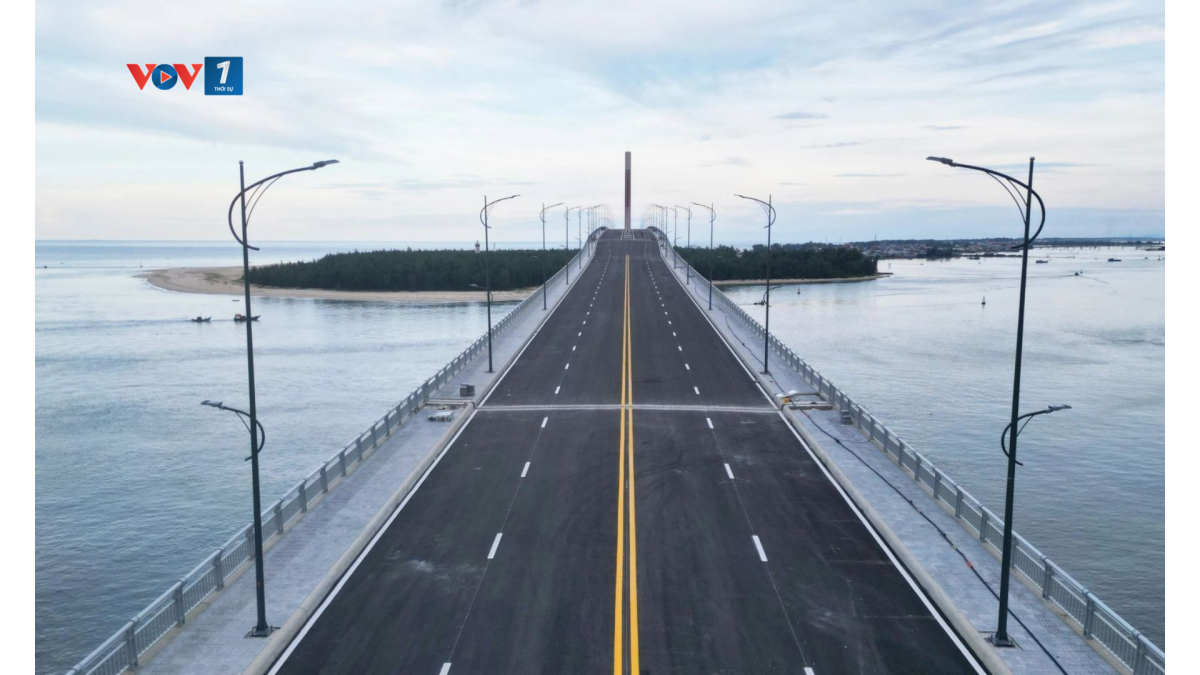 Cầu vượt cửa biển Thuận An