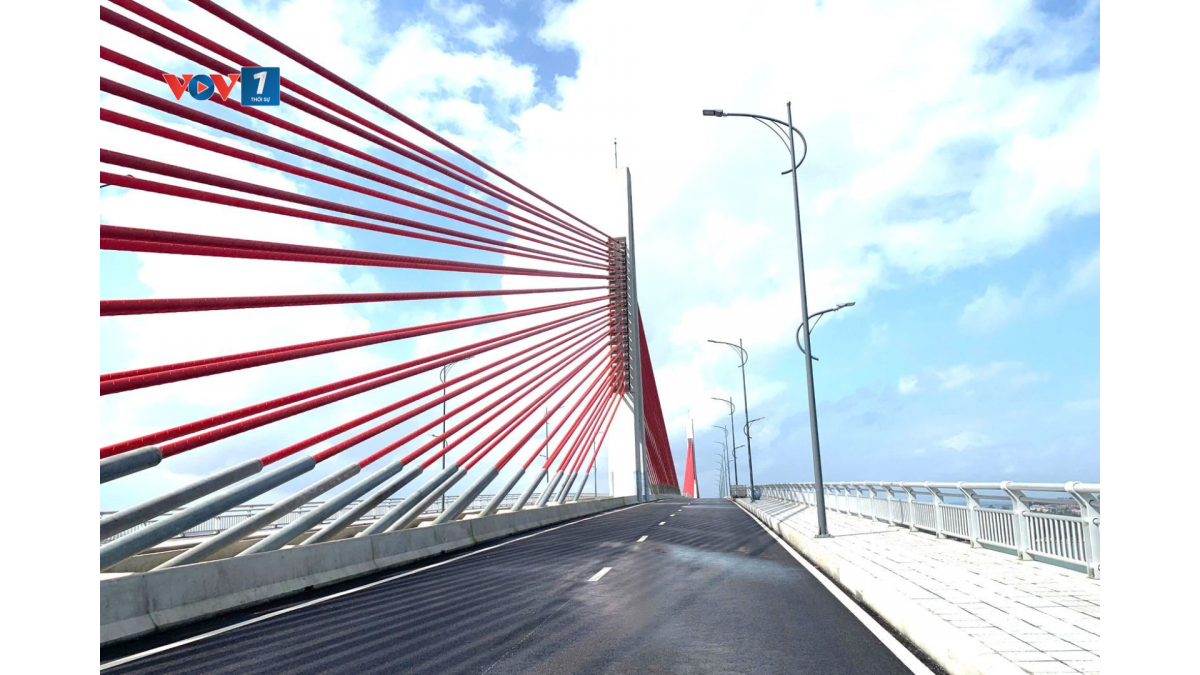 Cầu qua cửa biển Thuận An sắp hoàn thành