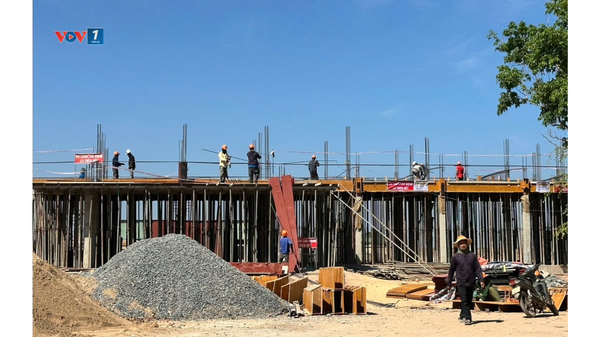 Các trường nội trú ở vùng biên giới tỉnh Đắk Lắk cơ bản hoàn thành phần móng, đang triển khai dựng, ghép cốt pha, đổ sàn tầng 1