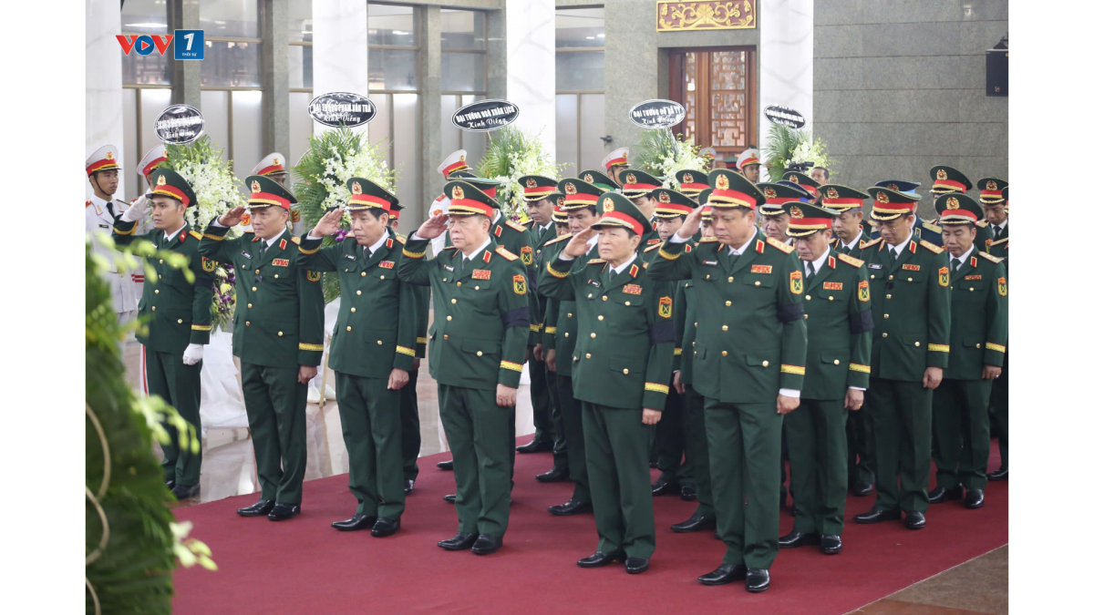 Đoàn đại biểu Tổng cục Chính trị vào viếng Đại tướng Lê Văn Dũng (ảnh: LT)