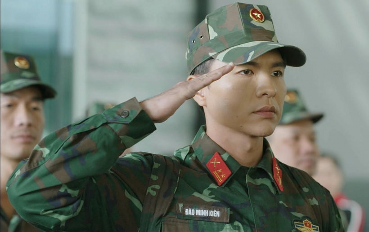Steven Nguyễn đã được đánh giá cao khi vào vai Trung tá Đào Minh Kiên - một vai diễn nội tâm, có chiều sâu cảm xúc