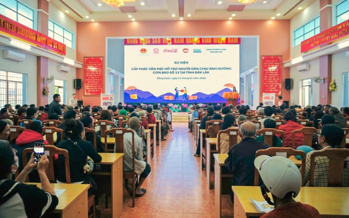 Cấp phát hỗ trợ người dân bị ảnh hưởng mưa lũ