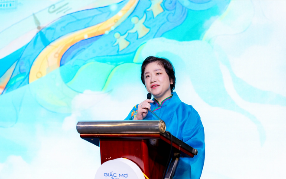 Tác giả Trần Tuệ Tri phát biểu tại buổi ra mắt cuốn sách