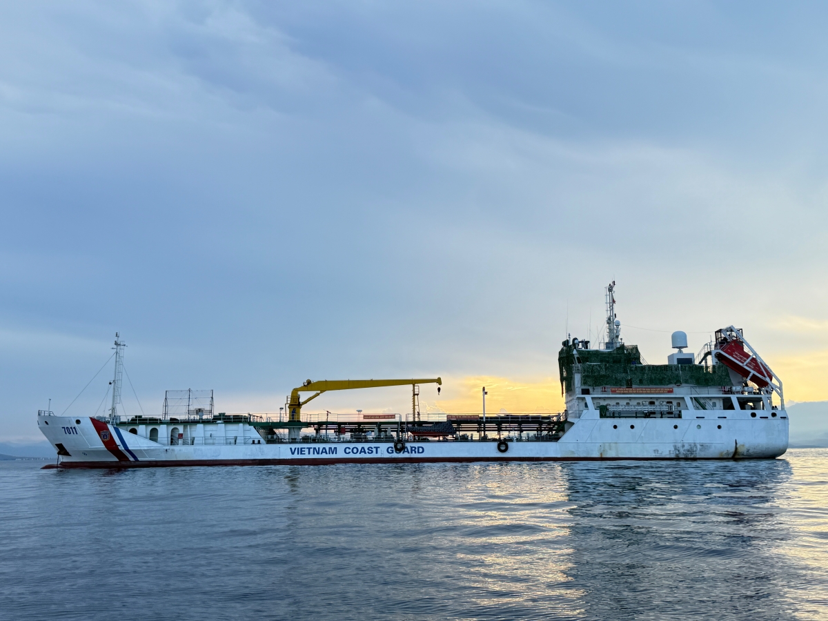 Tàu CSB 7011 lên đường làm nhiệm vụ