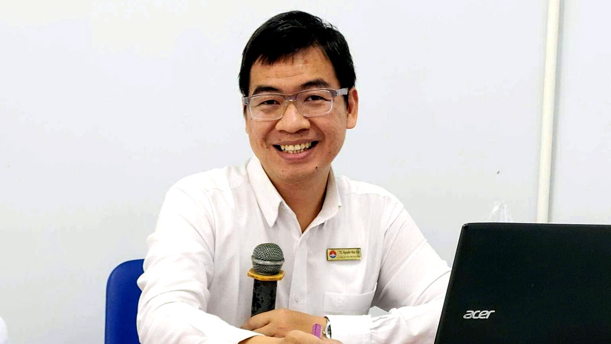 Tiến sĩ Nguyễn Hữu Sơn (Giảng viên Học viện Cán bộ TP.HCM)