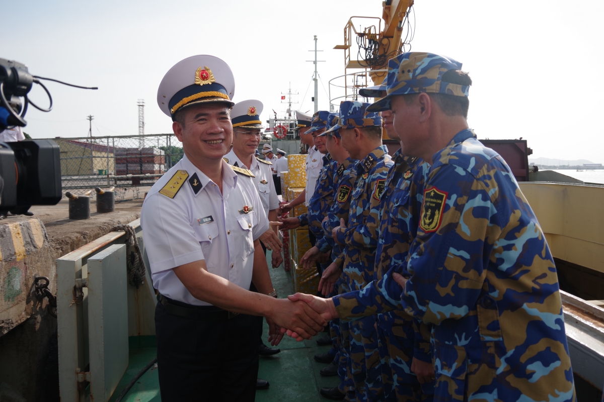 Thượng tá Bùi Ngọc Sang, Chính ủy Hải đoàn 129 động viên cán bộ, chiến sỹ Tàu 638 trước khi xuất phát