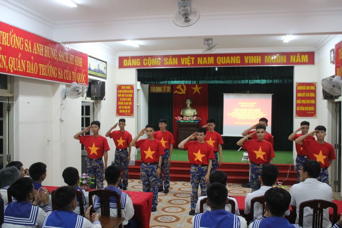 Tiết mục văn nghệ chào mừng đại hội trên đảo Song Tử Tây