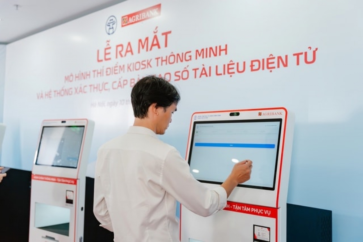 Kiosk thông minh xác thực và cấp bản sao số tài liệu điện tử