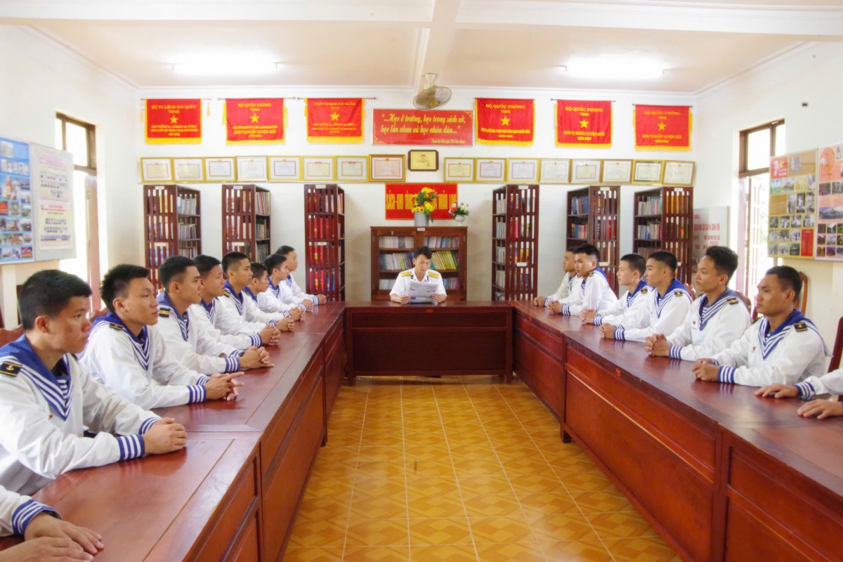 Tuyên truyền các kỳ đại hội đảng tại phòng Hồ Chí Minh đảo Trường Sa