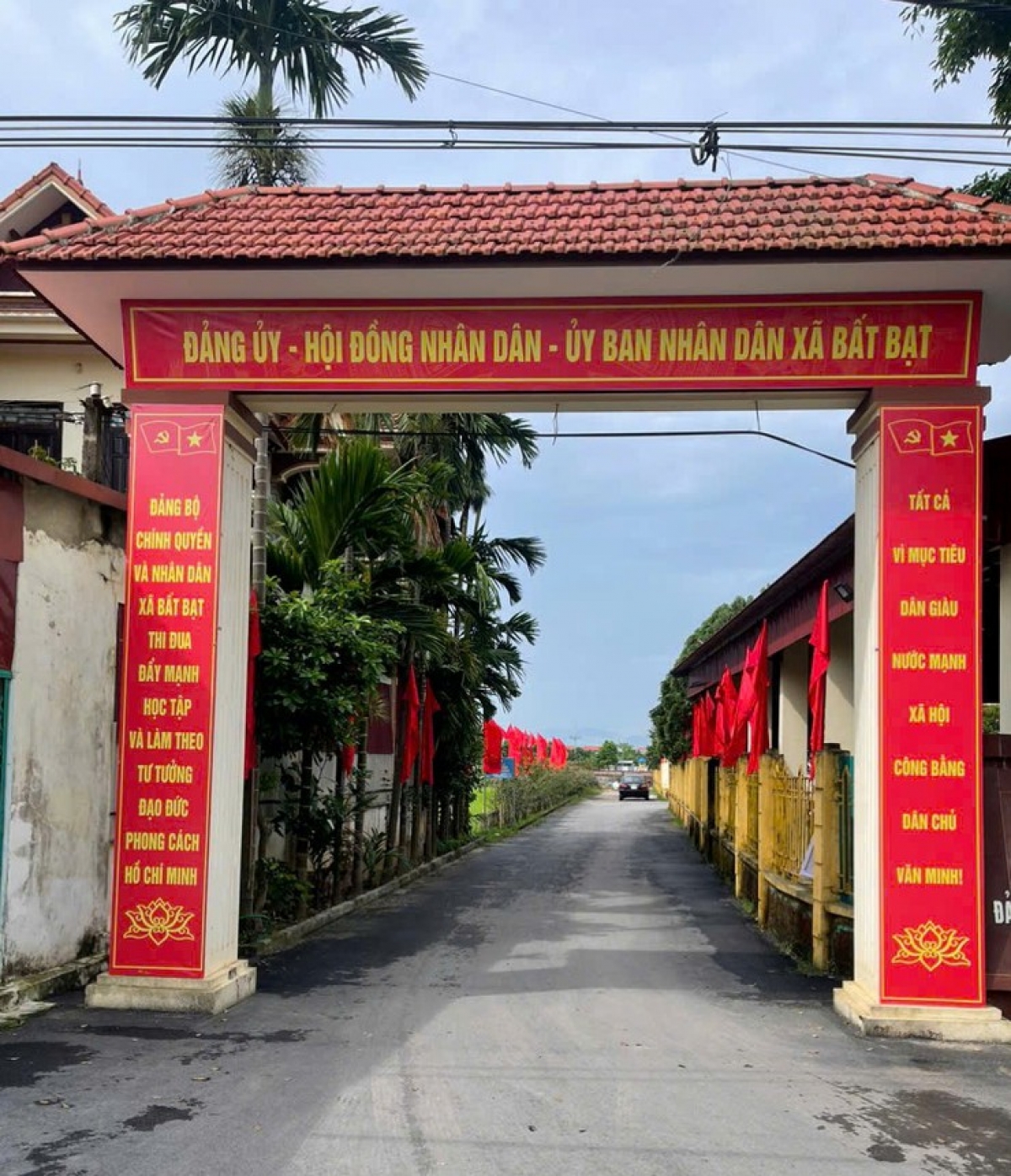 Nông thôn xã Bất Bạt hiến đất làm đường